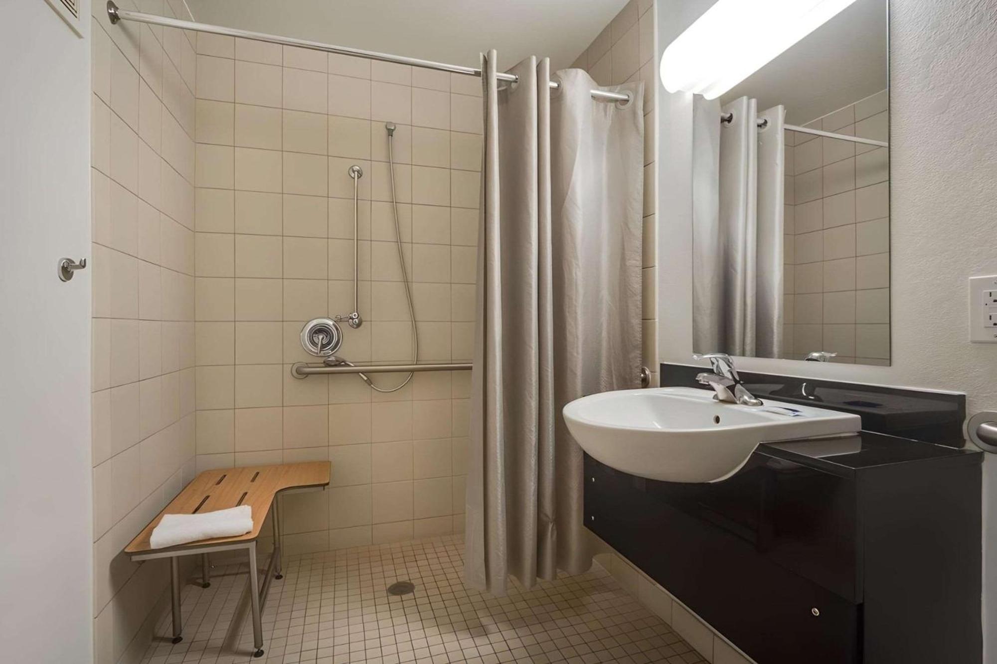 Park Inn By Radisson, Lakewood Esterno foto