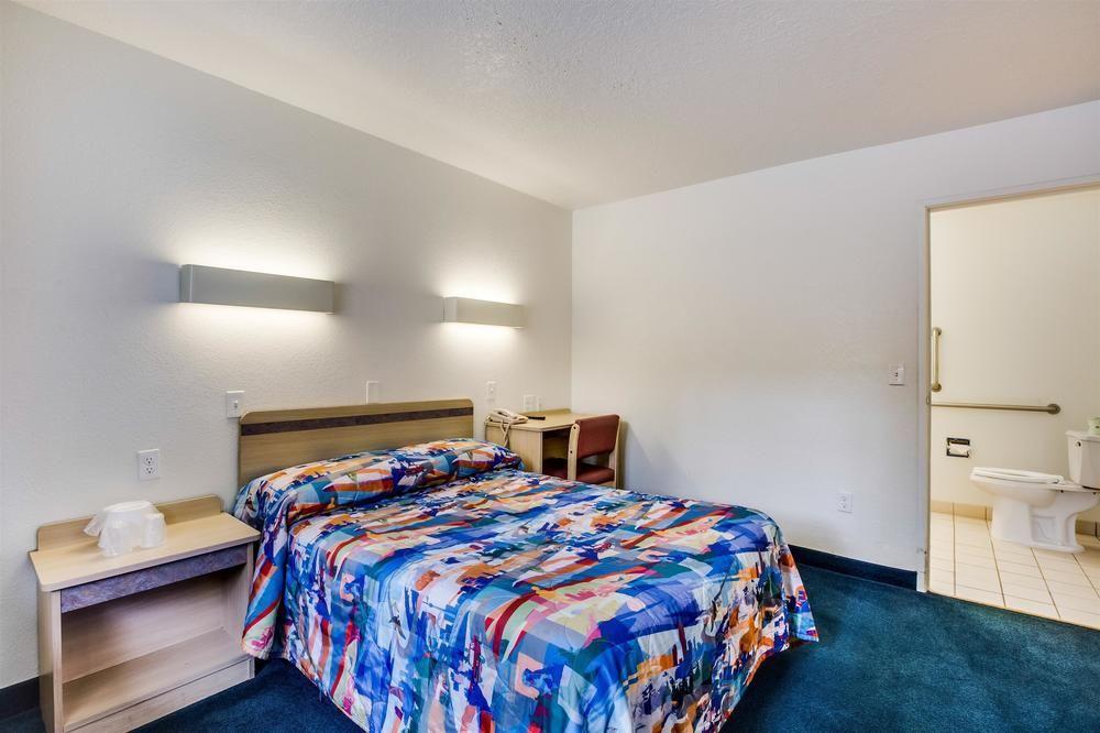 Park Inn By Radisson, Lakewood Esterno foto
